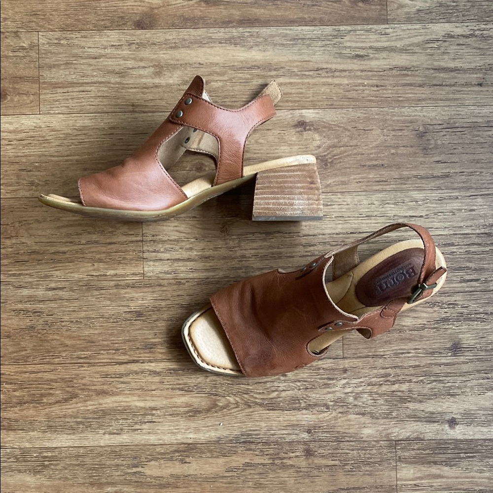 Born Tan Leather Heels with Chunky Block Heel